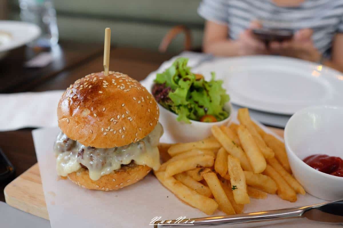 The hub cafe and eatery