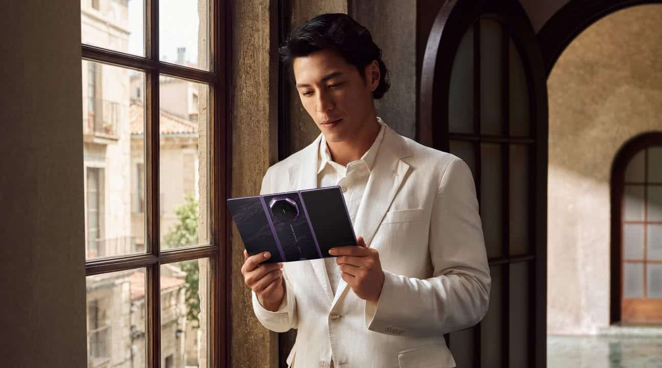 HUAWEI Mate XT 2 สีม่วง