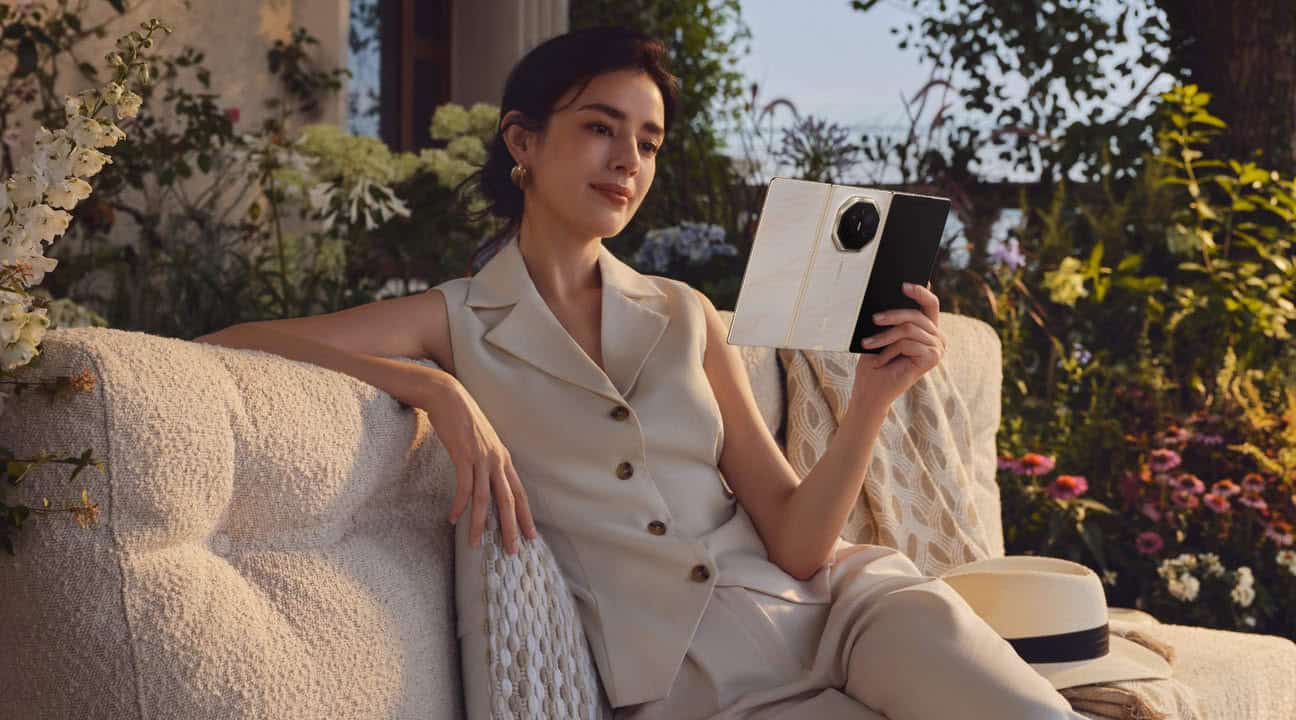 HUAWEI Mate XT 2 สีขาว