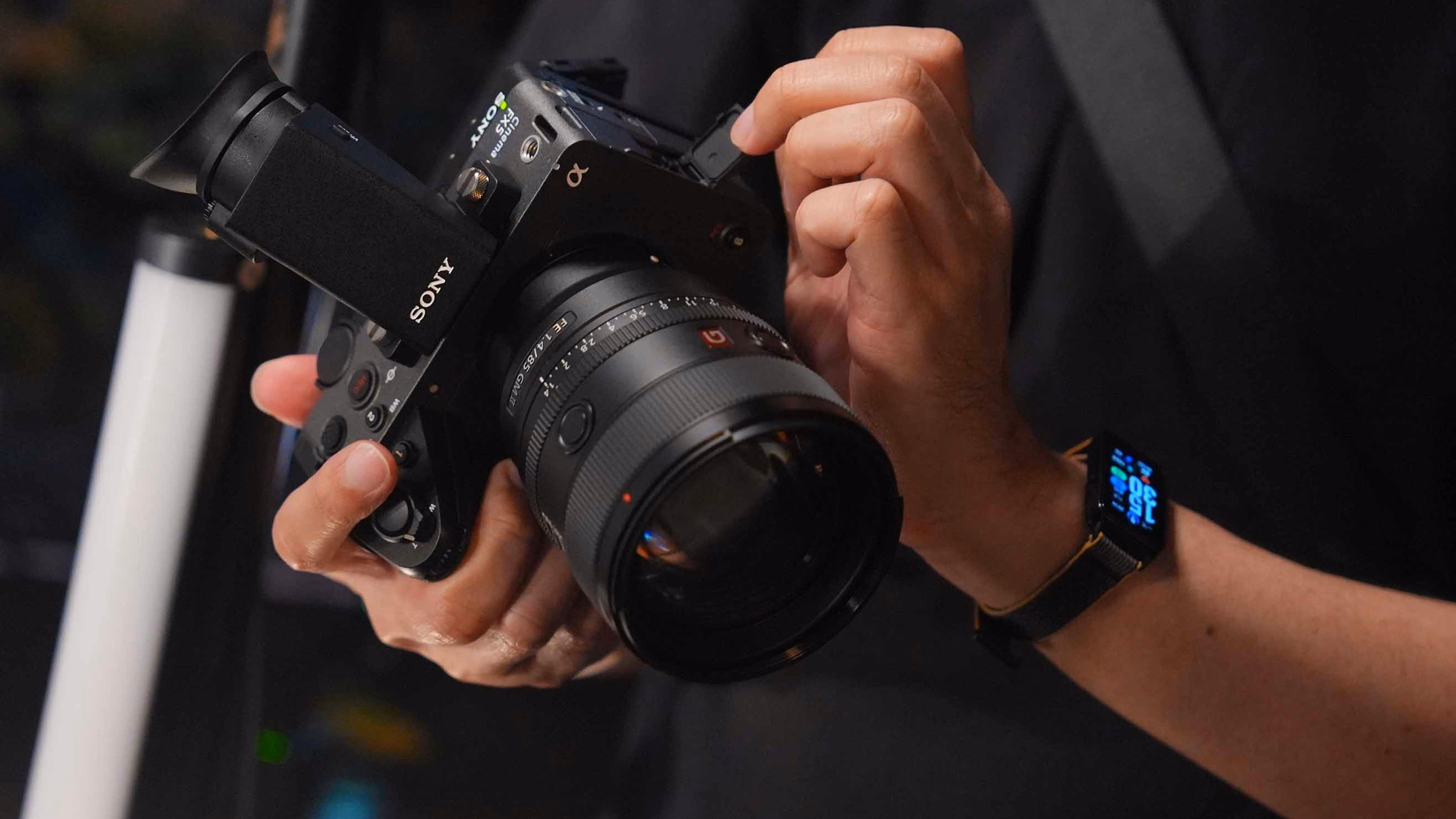 กล้อง Sony FX5 ระหว่างการถ่ายทำแบบถือด้วยมือ