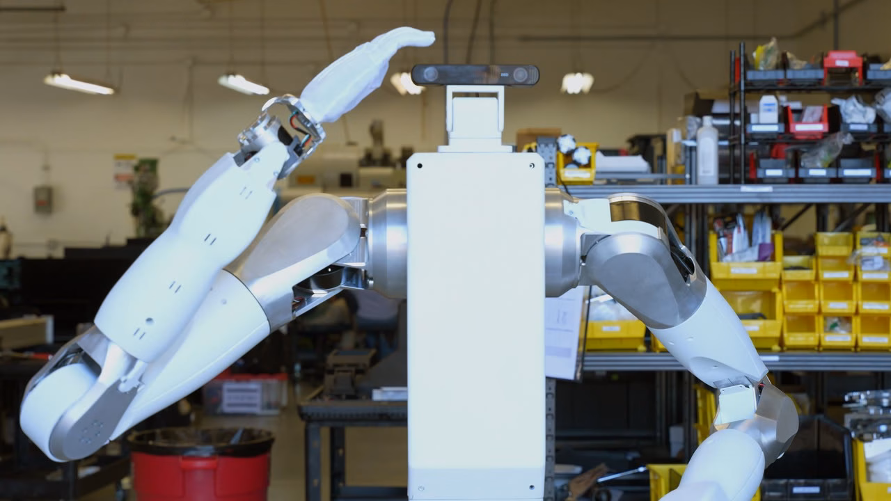 หุ่น Feather Robotics ในเวิร์กช็อป