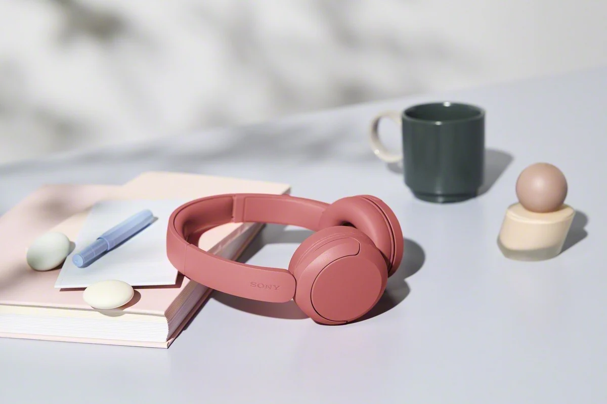 Sony WH-CH530 สีคอรัลกับการเชื่อมต่อ Multipoint
