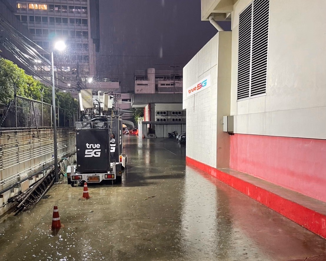 สถานีฐานเคลื่อนที่เร็ว True 5G ในพื้นที่น้ำท่วม